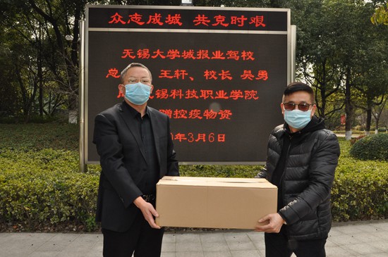 接收防疫物资_副本.jpg