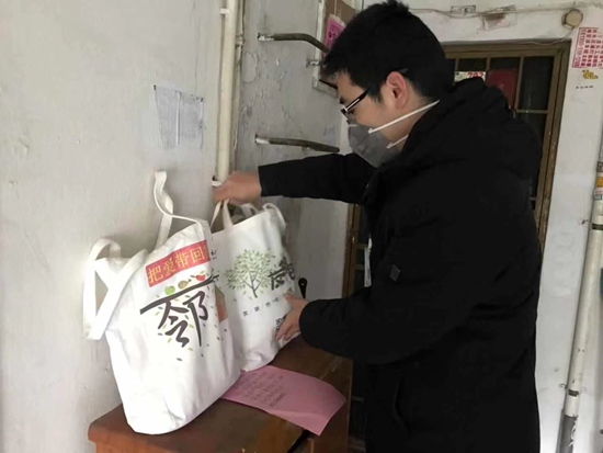 3庄桥社区志愿者刘国营（居民菜篮子代购）_副本.jpg